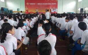 1500米大学校记录一般是多少 大学校园里的第一次1500字